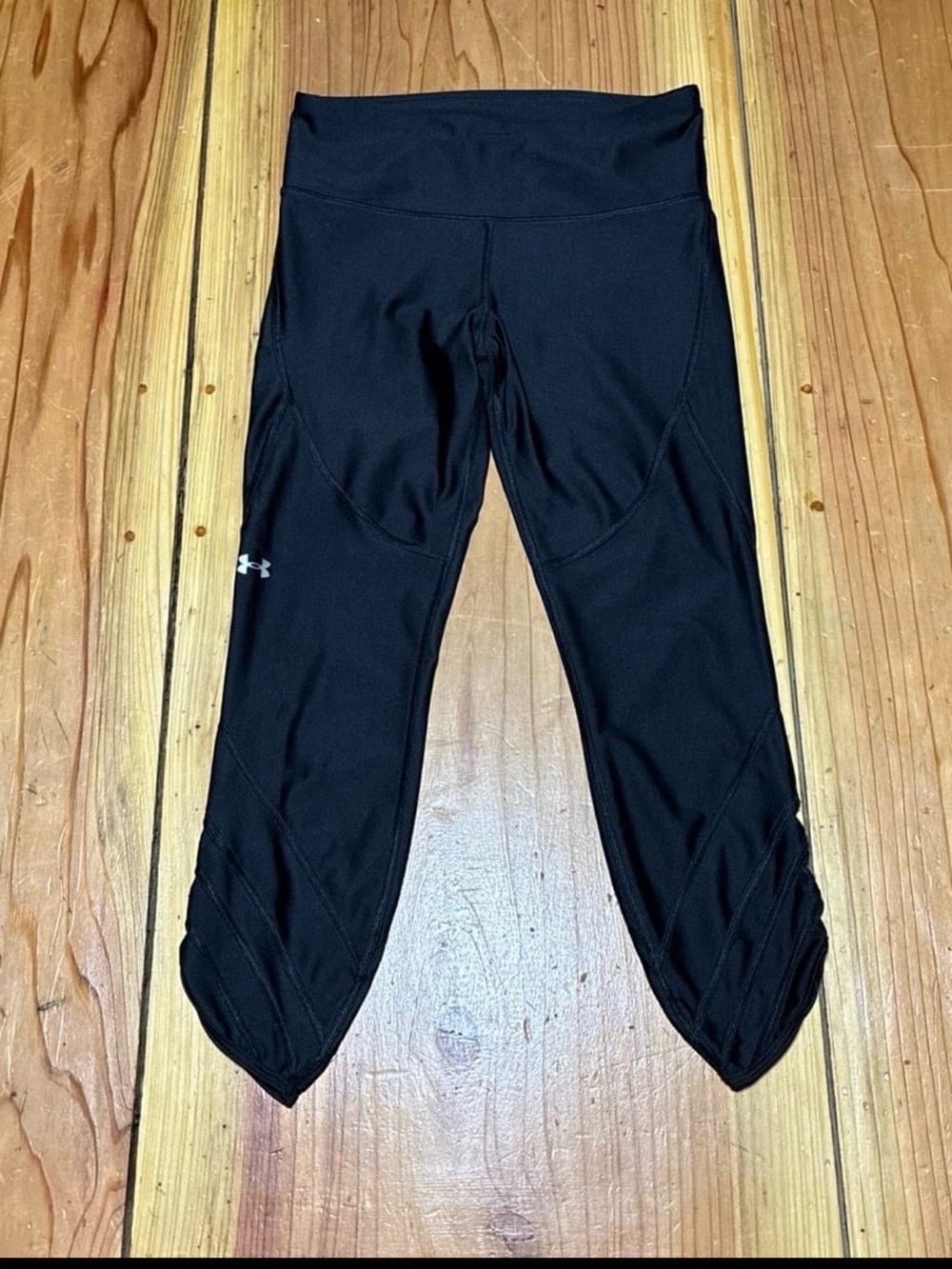 Under Armour Black Cropped Ruched-Hem Performance Leggings